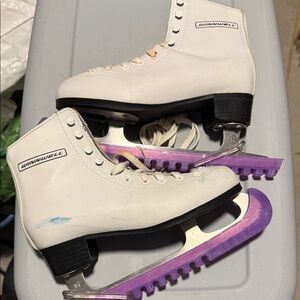 Winnwell White Ice Skates with Purple Guards 5J